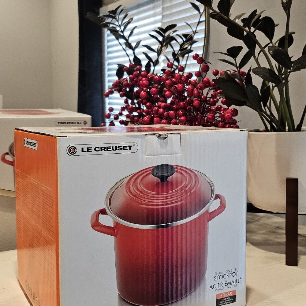 Le creuset 8 quart stockpot